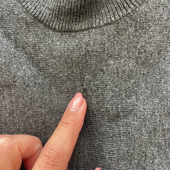 Aritzia Formation Turtleneck - Picture 4 of 8